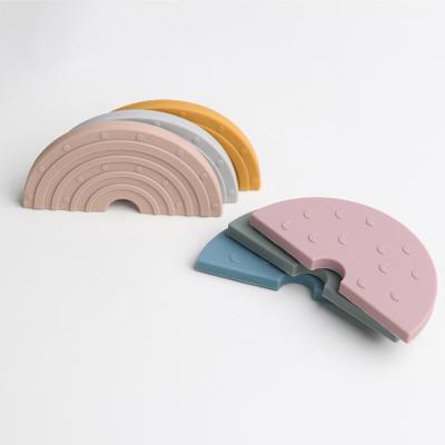 Китай Изготовленные на заказ игрушки Teether радуги силикона младенца BPA свободные 9.2*4.5*0.7cm продается