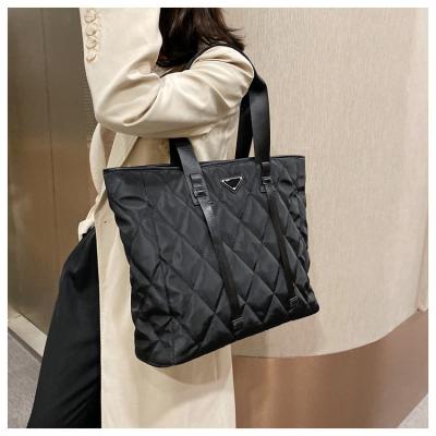 China Chains Lingge Embroidery Yarn 2021 New Fashion Women's Nylon Handbag Below Shoulder Tote Bag for sale