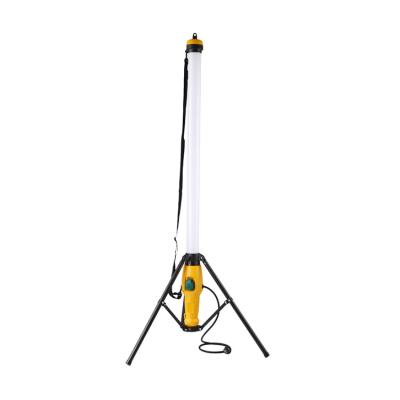 China Modern Premium Quality 60w Floor Lights With Tripod With Two Power Socket for sale