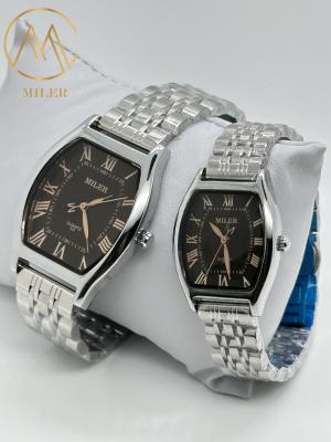 Cina Disegno classico Acque resistenti orologio da polso di coppia Orologi di movimento di quarzo di moda in vendita