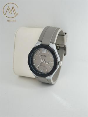 China Round Dial Shape Silicon Strap Waterproof Quartz Watch with Multiple Colors for Men and Women for sale