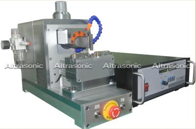 Chine Machine de soudure ultrasonique à faible bruit en métal 20khz pour le conducteur de fil de batterie à vendre