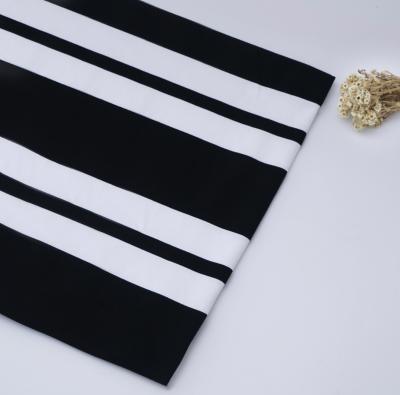 China Huidvriendelijk, zacht en niet vervormbaar gestreepte breiweefsel voor casual wear Te koop