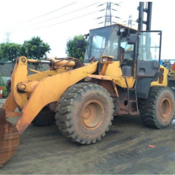 China Used Komatsu Wa320-5 wheel loader sells original machines at low price 2.7m ³ for sale