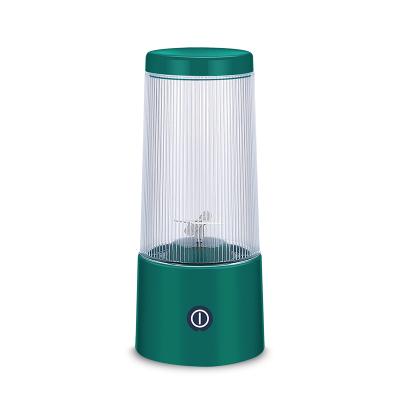 China Factory Supply 4 Blades Mini Electric Automatic USB Squeezer Multiple Rechargeable Fruit Electric Plastic Portable Blender Cup for sale