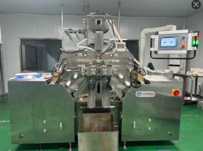 Chine 2-15KW machine d'encapsulation à double vis à gel doux 4-32 plongeurs et encapsulation précise à vendre