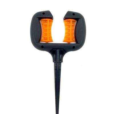 China New Style Anti Abrasion Garden Plastic Water Pipe Rack Hose Guide With Spike for sale