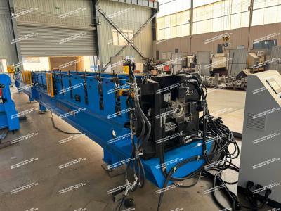 China El rollo de la bajada de aguas de Rainspout que formaba la mosca de la máquina consideró el corte 100m m o modificó el diámetro para requisitos particulares en venta
