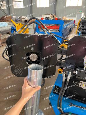 China el rollo redondo del tubo de la bajada de aguas de 100m m que formaba la mosca de la máquina consideró el tipo del corte en venta