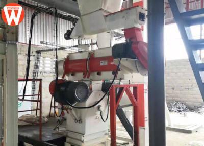 Chine Machine 380V 50Hz de granule d'alimentation des animaux de machine d'alimentation de volaille 2.5T/H à vendre