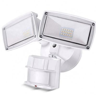 China 28W 2-Head Outdoor Outdoor Motion Sensor Lights IP65 Waterproof Dusk To Dawn LED Security Lights for sale