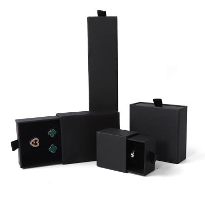 Cina Manifattura all'ingrosso Eco-friendly regalo di lusso Gioielleria Scatola personalizzata Logo personalizzato Anello Colletto Orecchino Braccialetto Imballaggio nero Cartone Carta cassetto Gioielleria Scatola in vendita