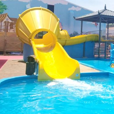 China High Durability Small Tornado Water Slide For 2 Children 3-15 Years Old for sale