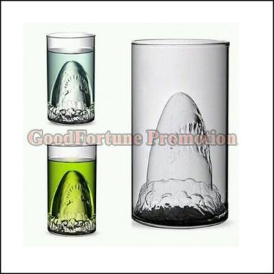 China Design de forma de tubarão Copo de vidro de cerveja transparente personalizável para festa ao ar livre à venda
