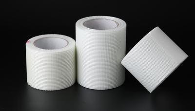 China Zelfklevend Plain Woven Fiberglass Tape Sterkte Alkali resistent Te koop