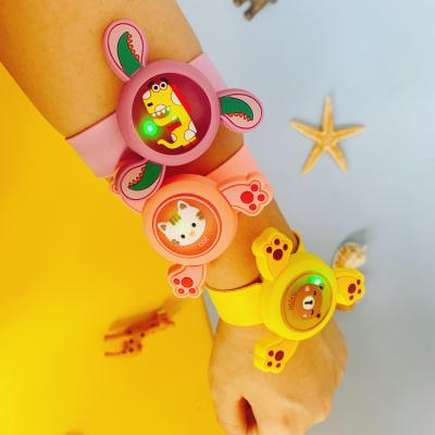 China Pulseras de repelente de mosquitos ultra-seguras para protección familiar. Pulseras de silicona con infusión de aceite de citronela y eucalipto de limón. Defensa contra insectos no tóxica y libre de DEET que dura 7 días. en venta
