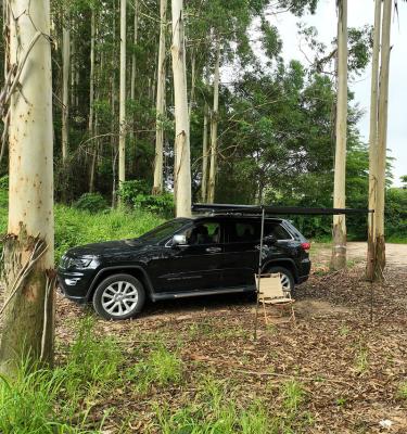 China Easy Install YIJIABANLV Auto-retractable Aluminum Alloy Frame 2*2.6M Suv Car Roof Side Awning Accessories 4X4 4Wd Tent For Camping for sale
