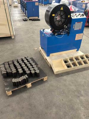 China Hydraulisch elektrisch 4 Zoll 4-102 mm Blaue Farbe Grundmodell Kürzer Modell 4 Schichten Schlauch Große Größe Industrielle Geflechtete Schlauchcrimping Maschine 4 Kw Kompaktstruktur zu verkaufen