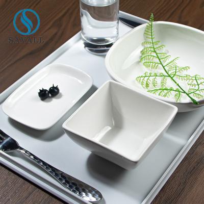 China Weißes Fluglinien-Essgeschirr-neuer Frühling fertigen Logo Dinner Set besonders an zu verkaufen