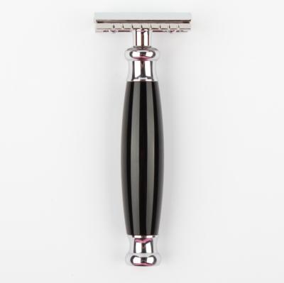 China Single blade double edge safety razor in black resin uses exquisitely designed Chrome plated metal alloy razor head for sale
