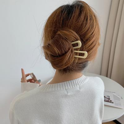 China Retro Metal U-shaped Shell Hairpin Hair Bun Fork Headdress Wedding Bride Minimalist Hair Accessory for sale