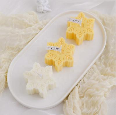 China Custom Handmade Birthdays Snowflake Candle for Christmas Home Decor for sale
