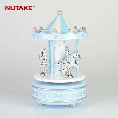 China 2019 new design polyresin sound and music rotation silver shinning horse carousel music box for sale