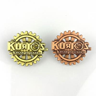 Cina Badge di pin di smalto personalizzato per l'uniforme e l'identificazione aziendale in vendita