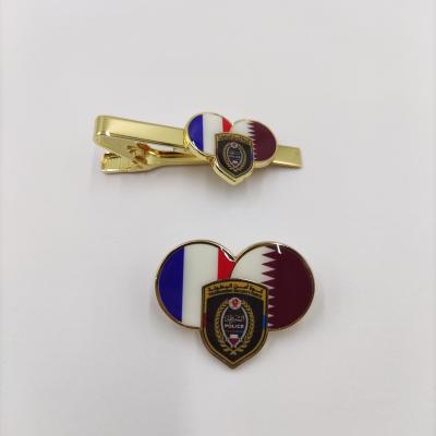China Custom Tournament Security Force Badge Premium Heart-Shaped Dual Flag Enamel Pin And Tie Clip Set for sale