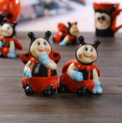 China Cute Ceramic Home Decor Bee Shape Salt and Pepper Shakers Salt Pepper Set Custom Viable for sale