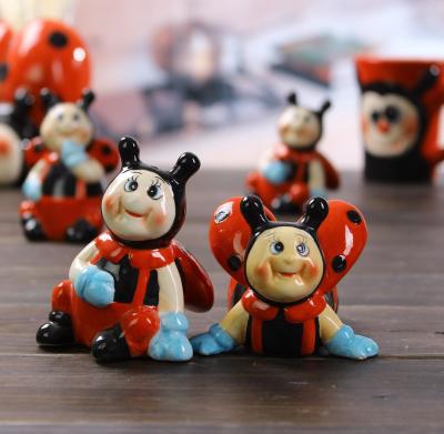 China Sustainable Cute Stylish 3D Shape Ceramic Novelty Salt And Pepper Shakers Set for sale