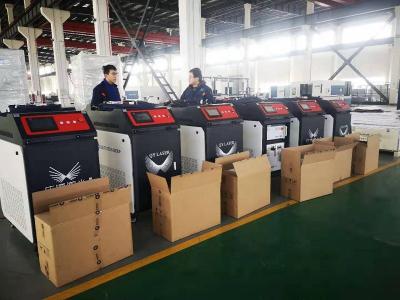 China High Accuracy 2KW Fast Speed Easy To Operate Hand Held Laser Welding Machine For Sale for sale