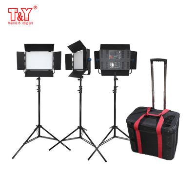 China Photography studio portrait photo shoot lights kit for 3 point lighting en venta