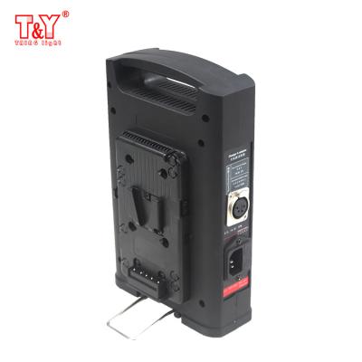 China 16.8v 2A lithium video light battery charger v lock battery charger en venta