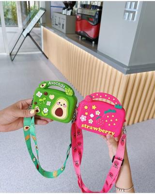 China 2021 Fashion Solid Color Cross Shoulder Children Slider Purse Mini Kid Wide Jelly Coin Bags Quality Silicone Cartoon Bag Kids for sale