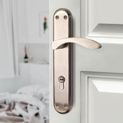 China Wholesale Traditional Style Classic Iron Door Handle Material Door Knobs For Interior Doors Handle for sale