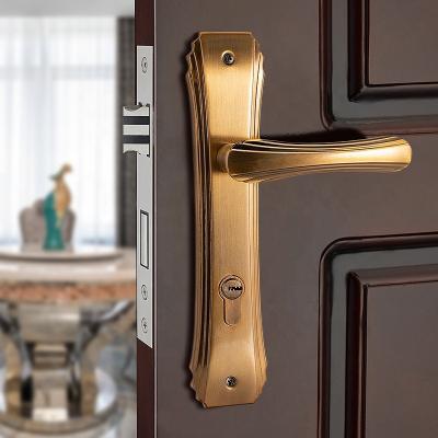 China Fingerprint Proof Surfaces And Traditional Iron Door Handle High Level Of Stability Protection for sale