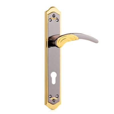 China Gold Traditional Luxury Backplate Pull Handle 4 Screw Savanna Interior Door Handles Cool Volume for sale