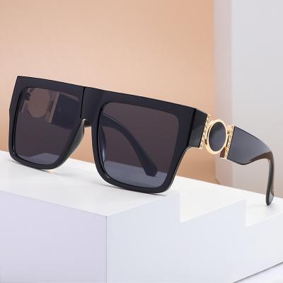 China Vintage Brand Designer Gradient Female Oversized Sun Square UV400 Lenses Shades Flashing Lights Women Sunglasses Unisex Ladies Fashion Square Sun Glasses for sale