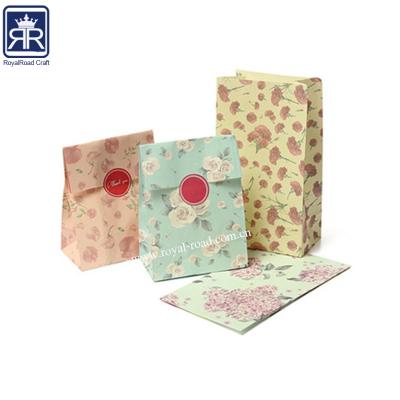 China 16121903 Premium Quality Recyclable Paper Gift Bags With Handles Gift Paper Carrier Bag For Birthday for sale