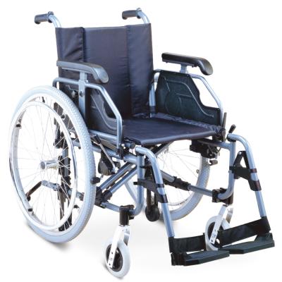 Chine Verseurs pneumatiques légers de roue arrière de fauteuil roulant manuel en aluminium d'hôpital anti à vendre