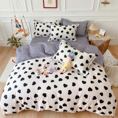 China Hot Sale Anti-Static Black Heart Print Loving Bedding Sets 100% Cotton 4-Pieces Bedding Sets With Zipper Soft Breathable No Comforter for sale