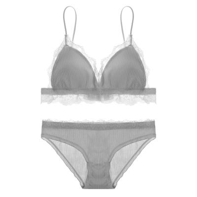 China 1801005 fashion lace lingerie triangle cup QUICK DRY bra set folders and wireless bra with thin cotton cup for sale