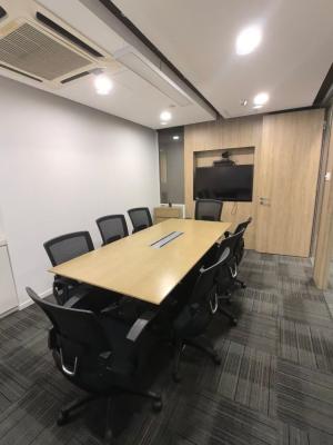 中国 4'x8' ミーティングルーム オーク・ファニヤ 2/2/0.5mm マイクロ孔孔木製パネル 壁音響板 販売のため