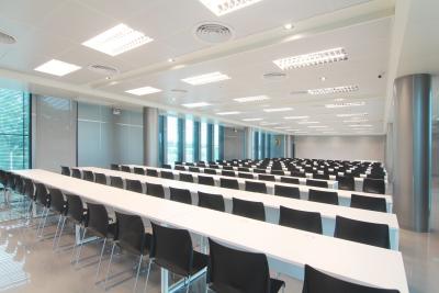 中国 会議室 天井タイル RAL9016 白色 PVDF 微孔型 アルミ製複合板 販売のため