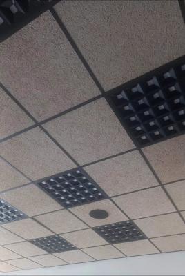 China Plafondtegel RAL Witte houtwol cement akoestische panelen geluiddempingsbord Te koop