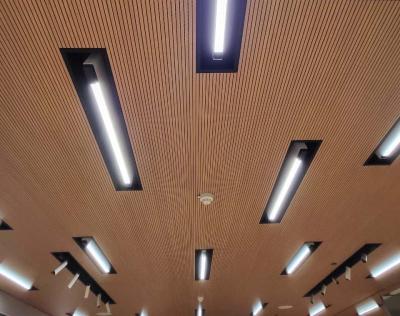 Chine 6/2mm Lineal avec LED Panneaux muraux acoustiques rainurés Panneau d'isolation d'absorption sonore à vendre