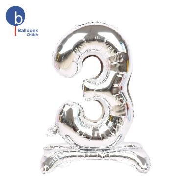 China Party Decoration 32 Inch Silver Number 2021 Party Balloon Stand Up Number Balloon Celebration Foil Balloon for sale