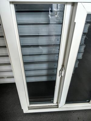 China American Style Upvc-ramen Populair Design Vinyl Single Sliding Window en Vast Venster Custom Te koop