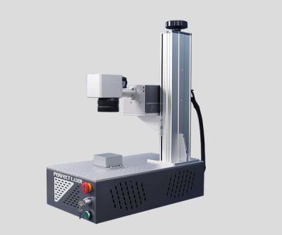 Chine Machine de marquage et de gravure laser UV 5W pour petit bureau, 5W, pour cristal, verre et acrylique à vendre